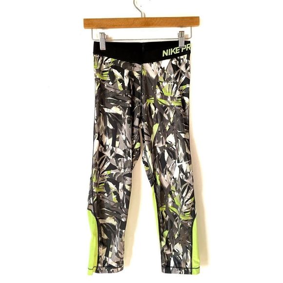 NIKE Pro Painted Palms Allover Print Capri Pant Leggings Gym Runing Compression - Picture 2 of 9